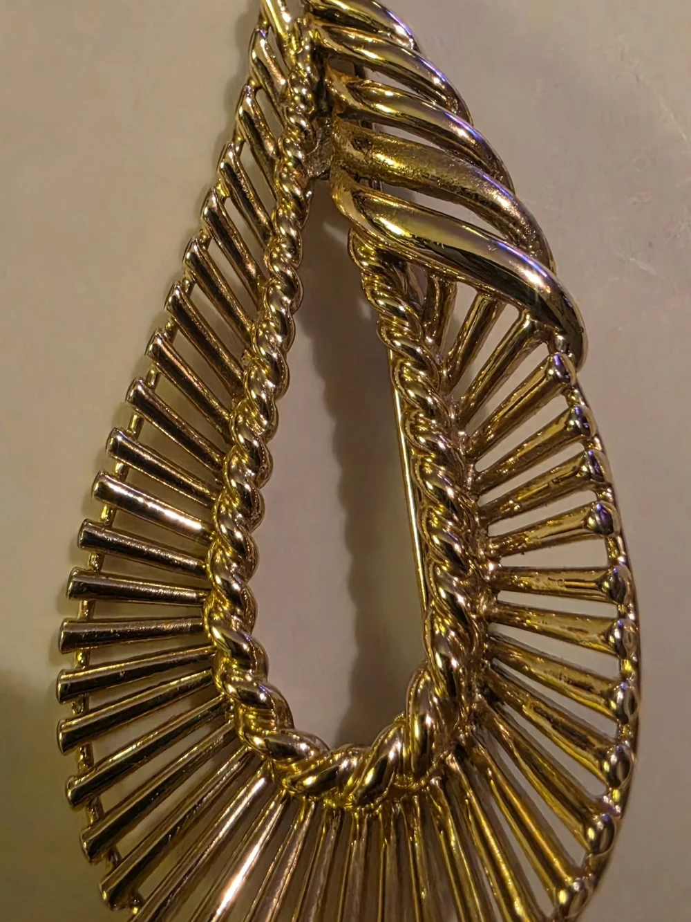 Lot of 4 Vintage Brooches Features Beautiful Gold Tone Designs